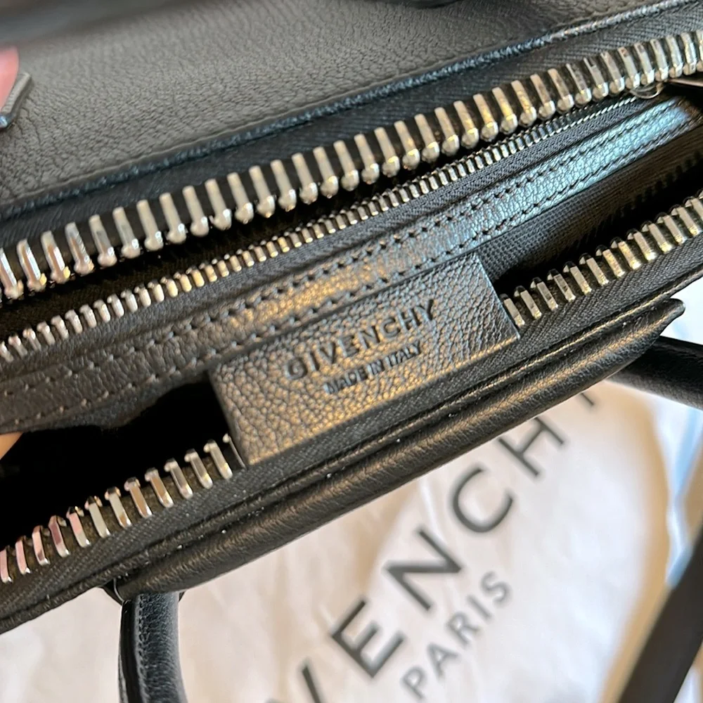 Givenchy Small Antigona Bag - Picture 13 of 14